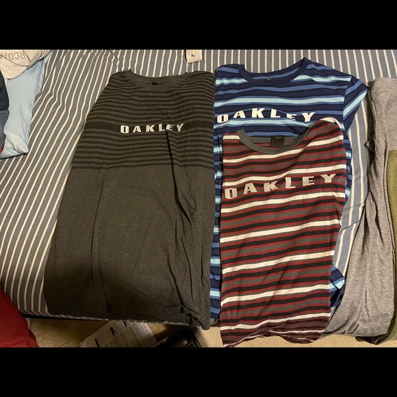 Oakley t shirts (individual or bundle) - Picture 1 of 3
